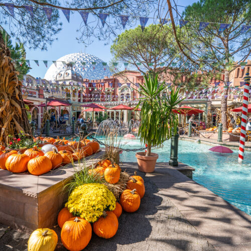 Décor Halloween dans le quartier italien d’Europa‑Park – ambiance immersive pour groupes