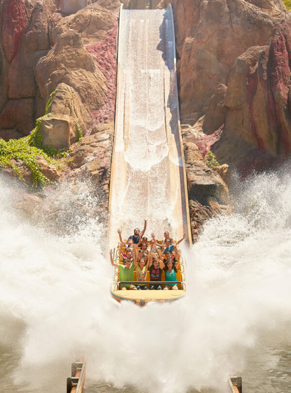 Attraction aquatique Tutuki Splash à PortAventura – descente rafraîchissante idéale pour les groupes